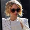 Short Blonde Bob Hairstyles With Layers (Photo 25 of 25)
