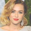Miley Cyrus Medium Haircuts (Photo 11 of 25)