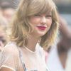 Taylor Swift Medium Hairstyles (Photo 7 of 25)