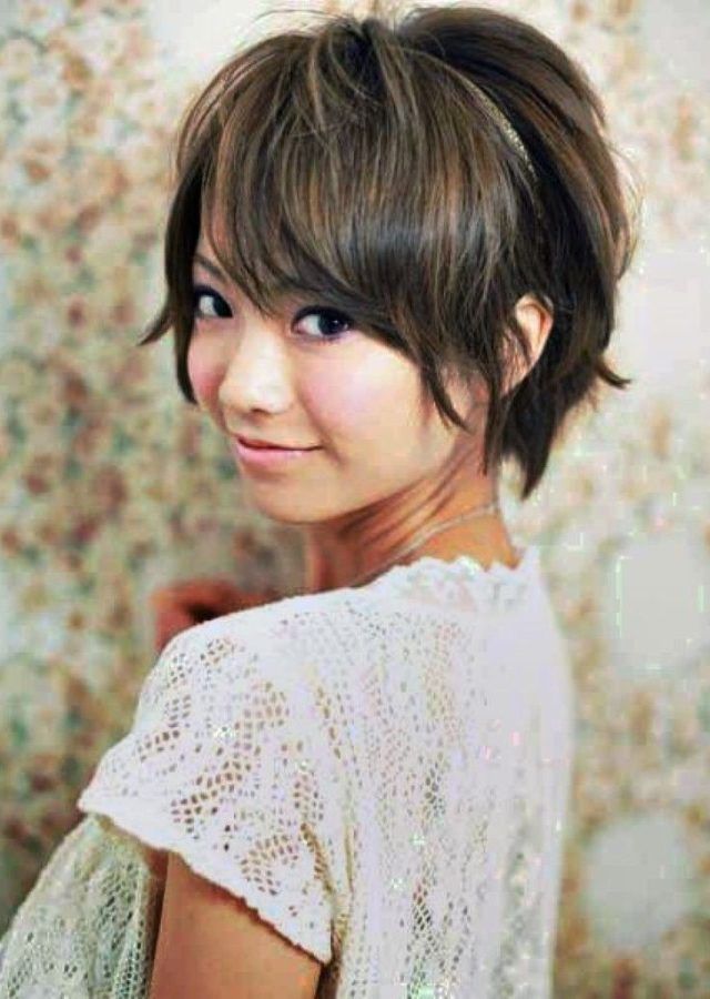 25 Best Short Hairstyles for Asian Round Face