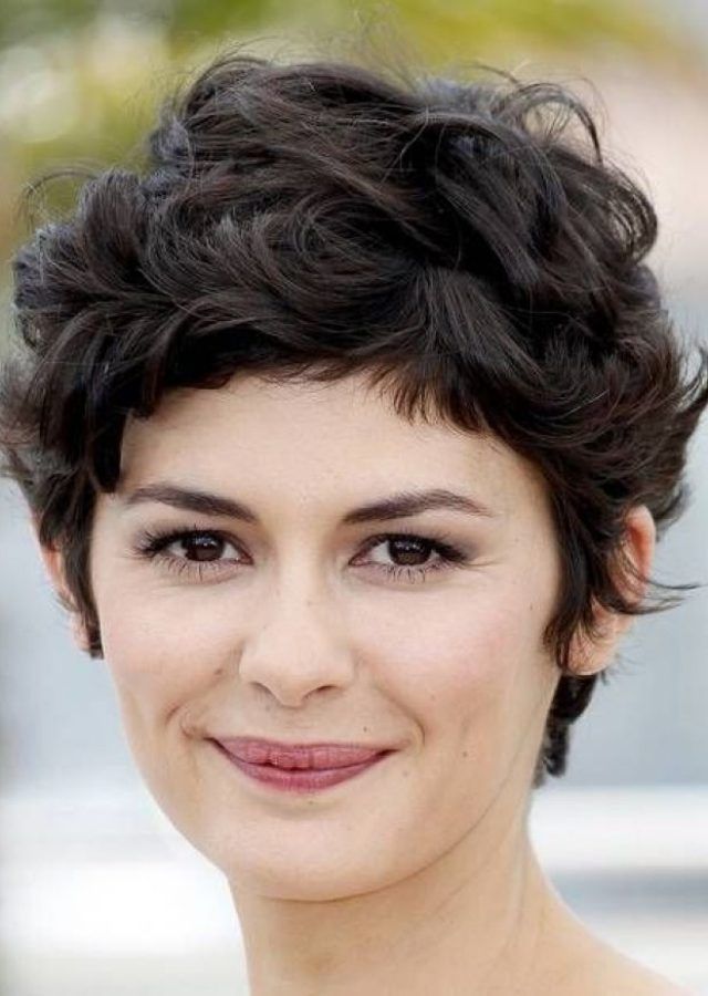 25 Best Short Haircuts for Thick Curly Hair