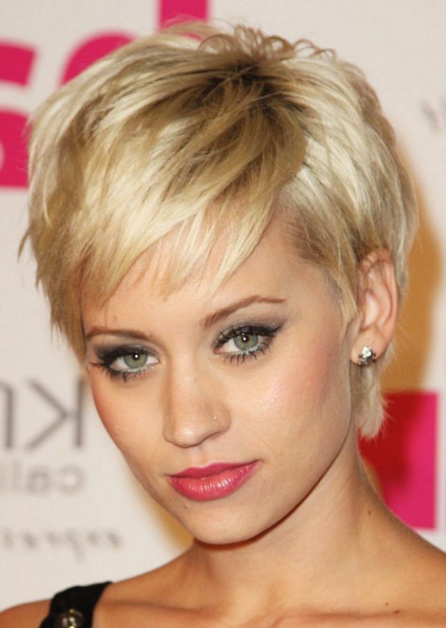 25 Inspirations Women Short Hairstyles for Oval Faces