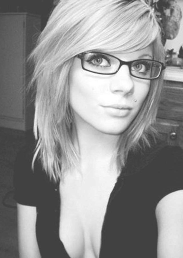 2024 Popular Medium Hairstyles with Glasses