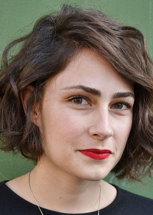 2024 Latest Side-parted Messy Bob Hairstyles for Wavy Hair