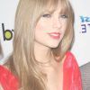 Taylor Swift Medium Hairstyles (Photo 19 of 25)