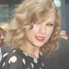 Taylor Swift Medium Hairstyles (Photo 2 of 25)