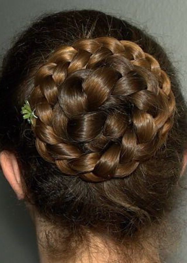 25 Photos Rolled Roses Braids Hairstyles