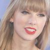 Taylor Swift Medium Hairstyles (Photo 18 of 25)