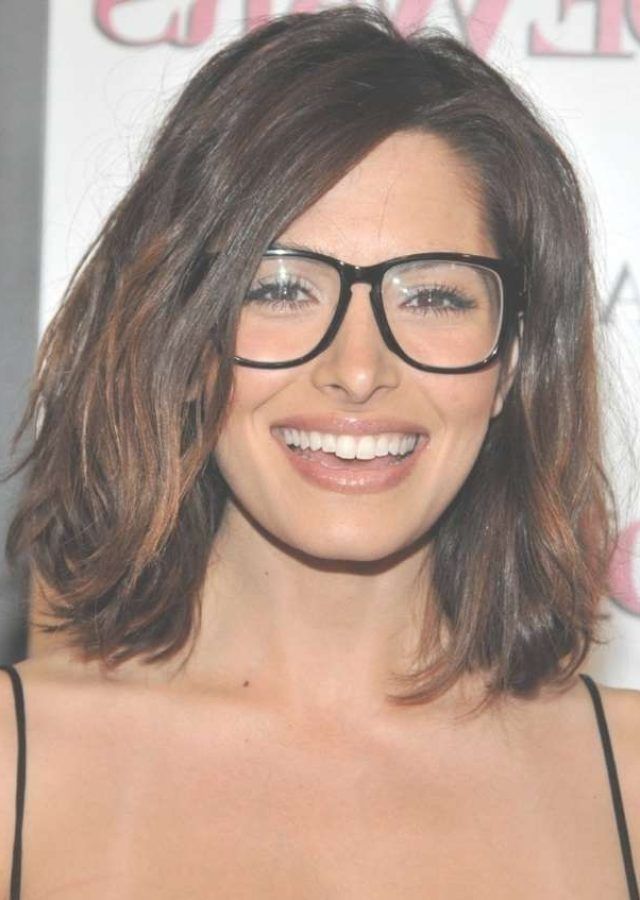 15 Best Medium Hairstyles for Glasses Wearers